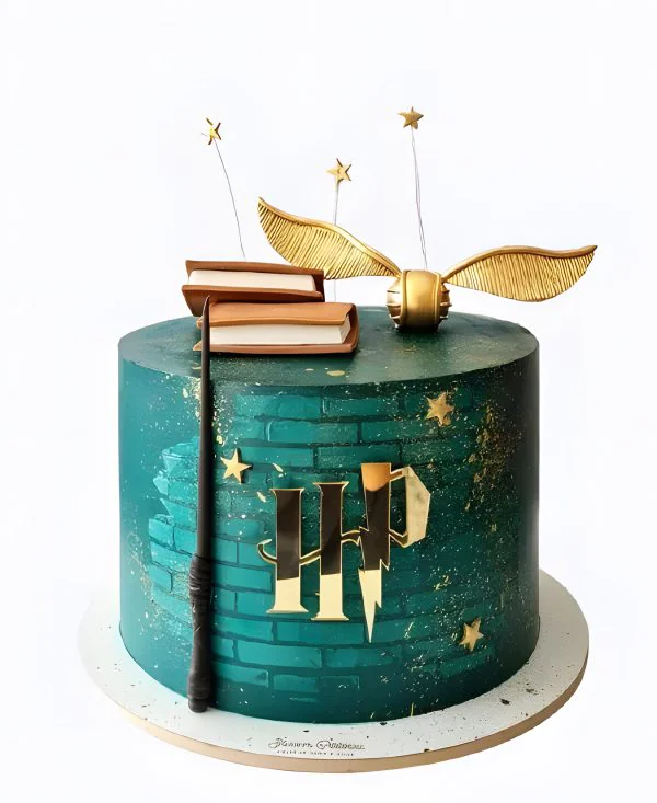 Выразительный тортик по Гарри Поттеру с книгами и волшебной палочкой Выразительный тортик по Гарри Поттеру с книгами и волшебной палочкой Фото