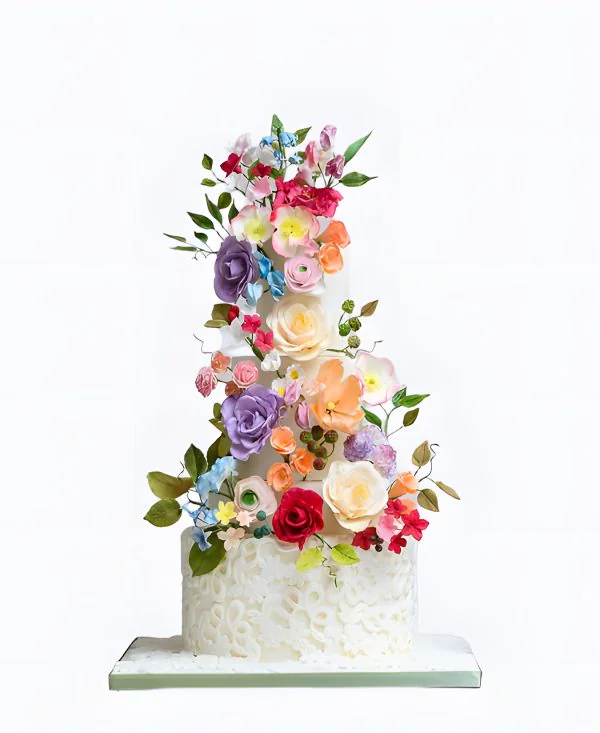 Высокий трендовый торт с яркими цветами на свадьбу Высокий трендовый торт с яркими цветами на свадьбу Фото