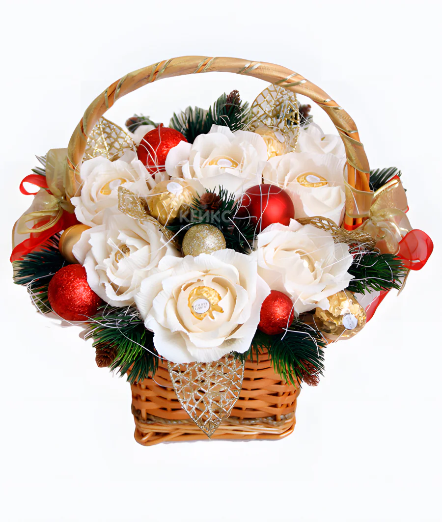 Букет на новый год для женщины в красивой корзинке Фото