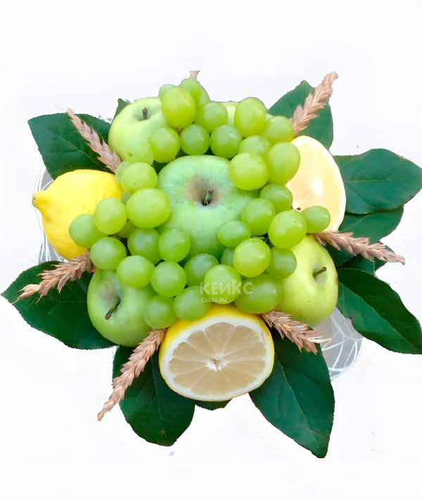 Букет с фруктами и виноградом Фото