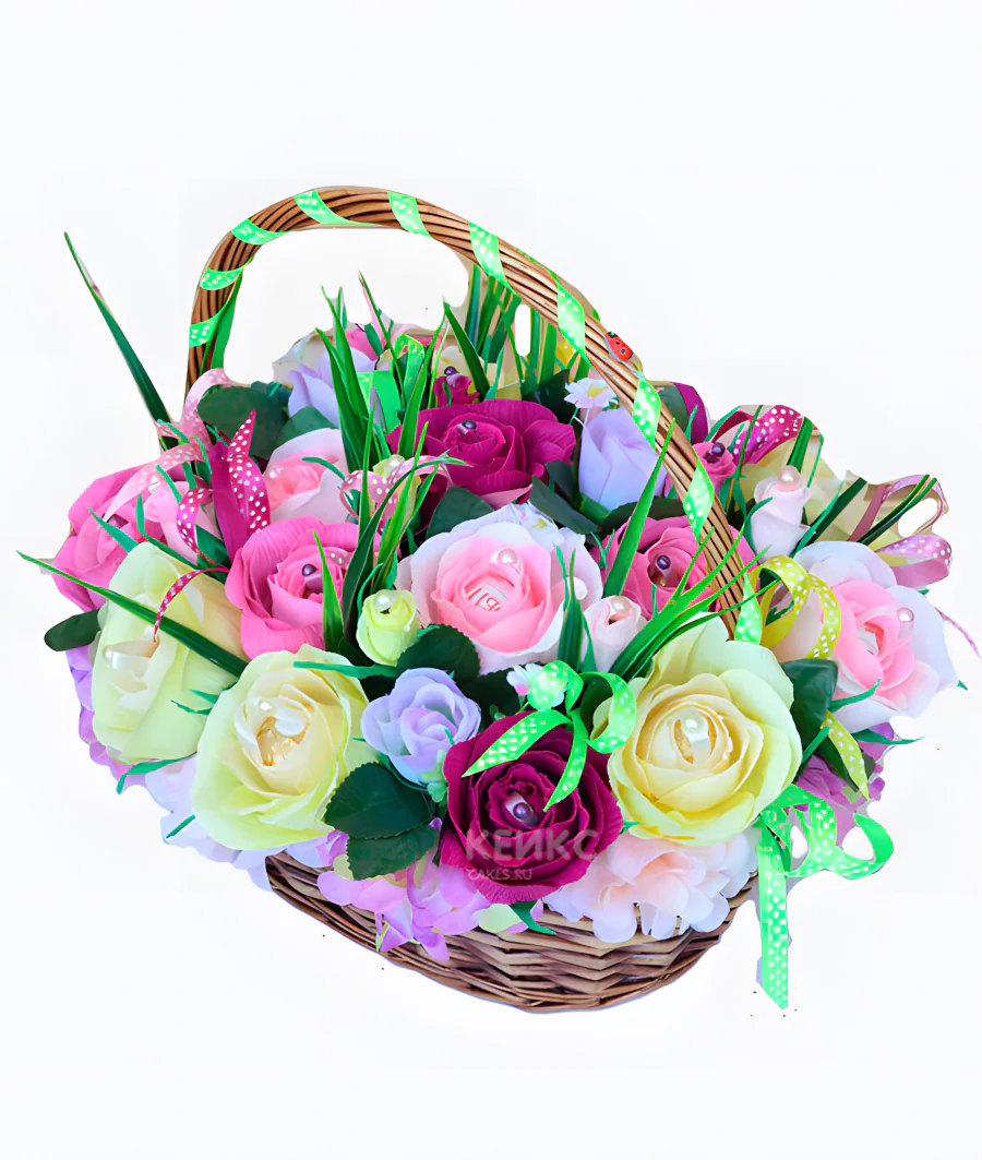 Букет с конфетами в корзине 1 Фото