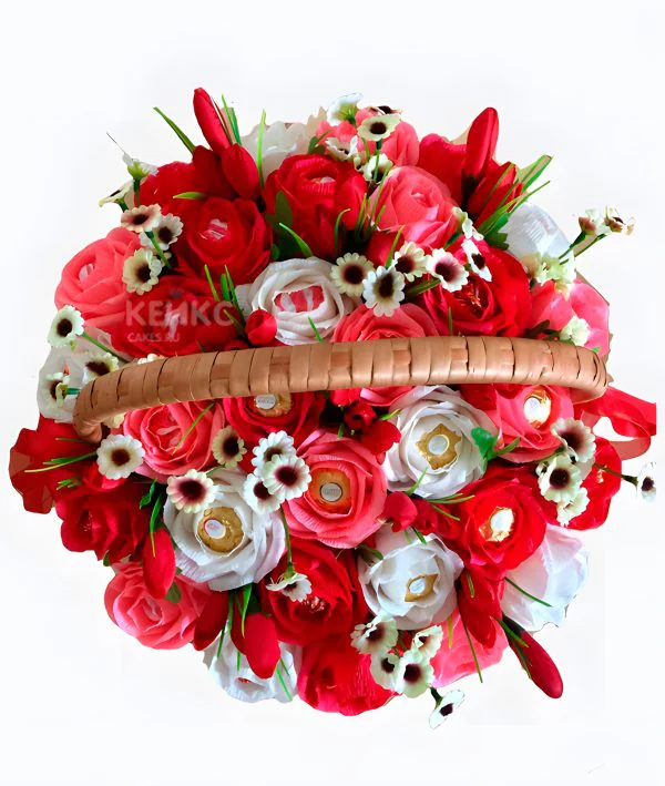 Букет с конфетами в корзине 4 Фото