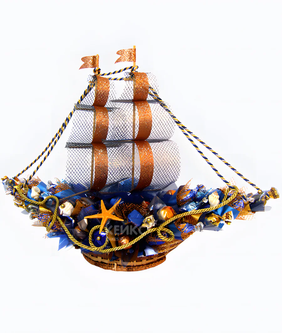 Букет с конфетами в виде корабля Фото