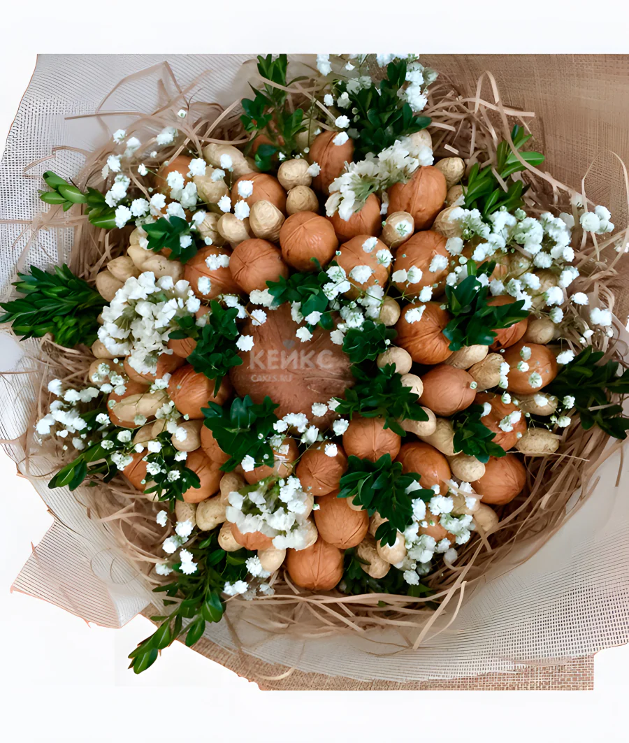 Букет с орехами и цветами Фото