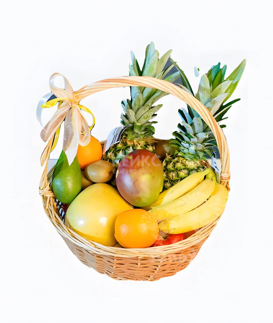 Плетеная корзина с ананасами и цитрусами Фото