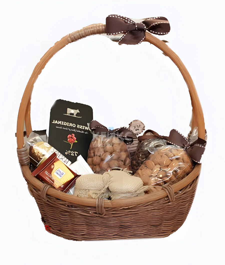 Корзина с орехами Фото