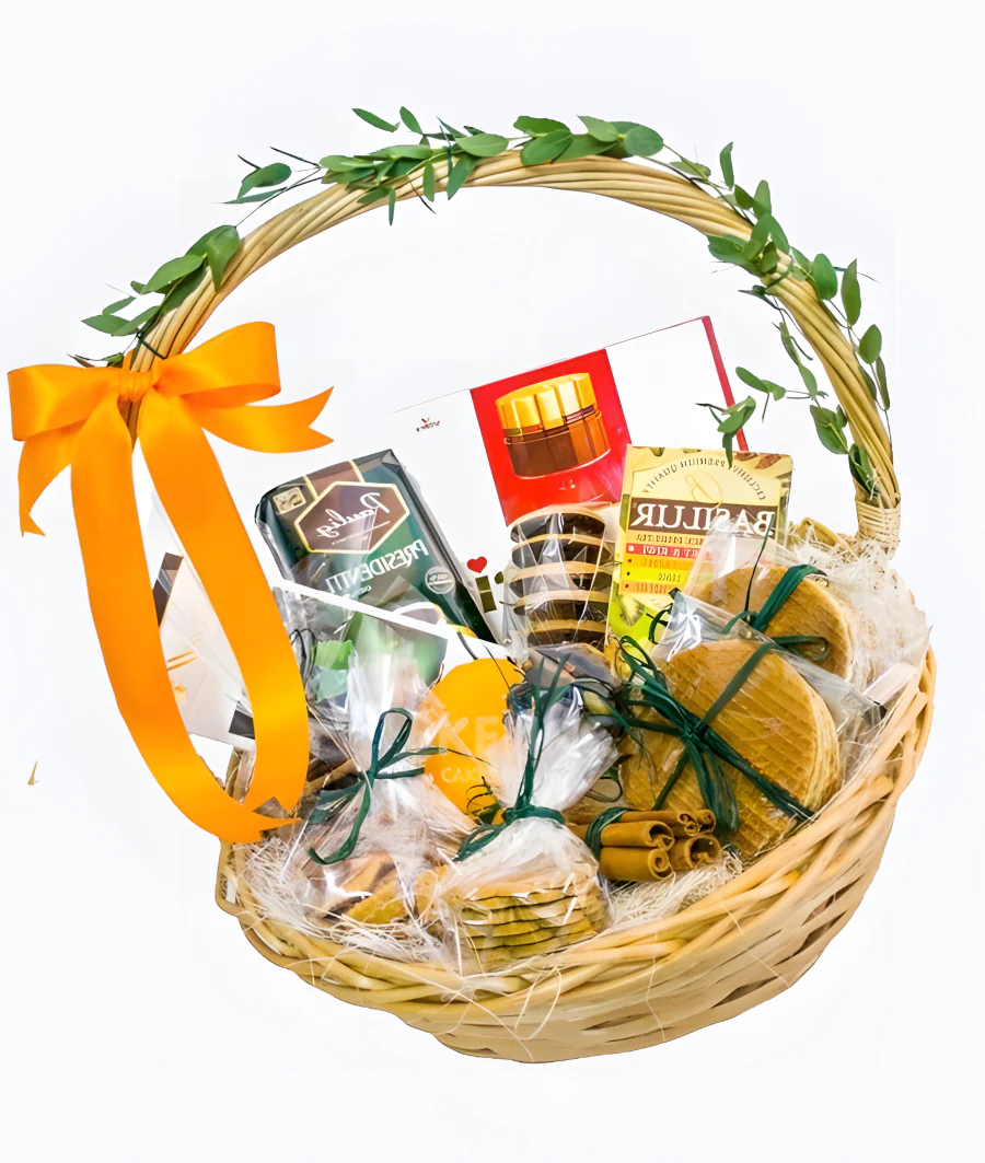 Корзина со сладостями на день рождения Фото