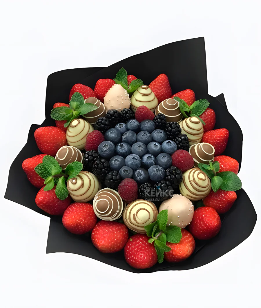 Недорогой букет с ягодами 2 Фото