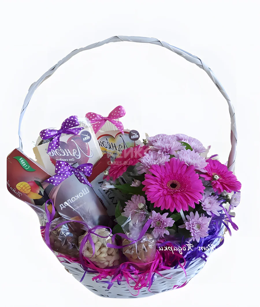 Подарочная корзина женщине с продуктами Фото