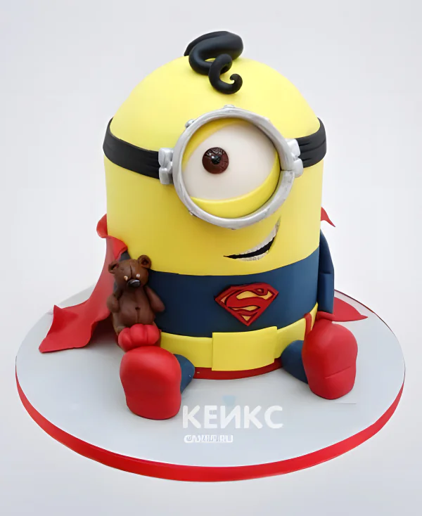 Торт в виде миньона Супермена из мастики Фото