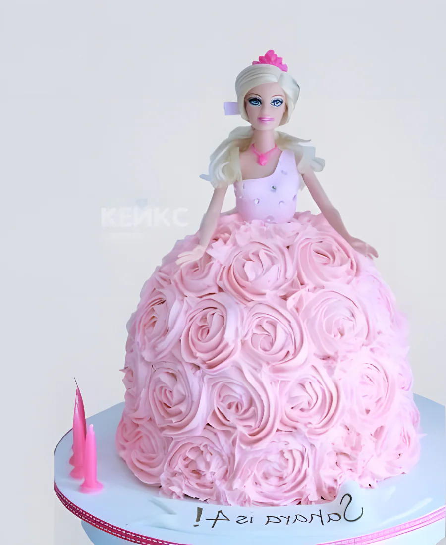 Торт Барби в нежно-розовом платье из цветов Фото