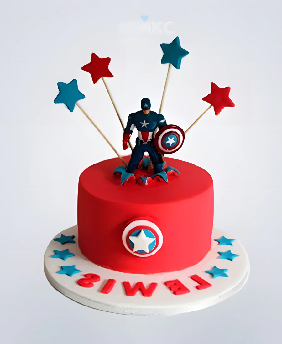 Ярко — красный торт с фигуркой Капитана Америки Фото