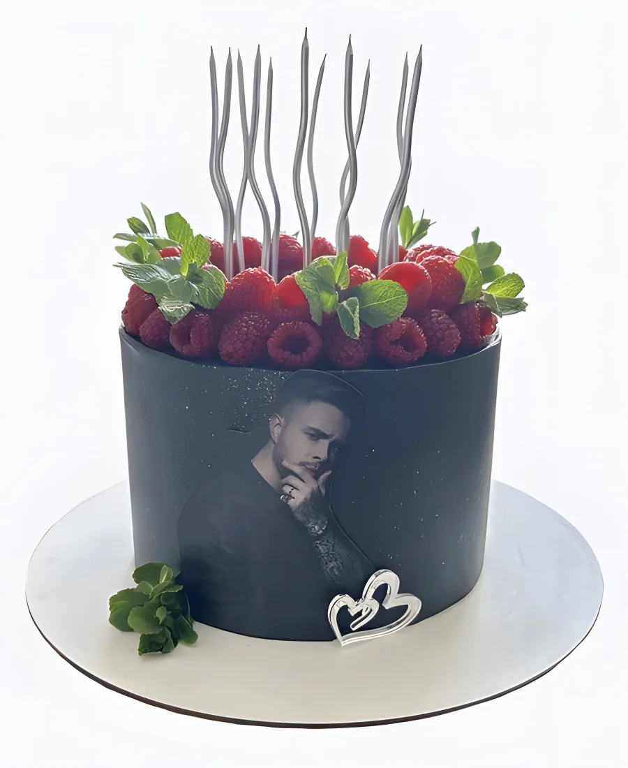 Торт Малина на чёрном Фото