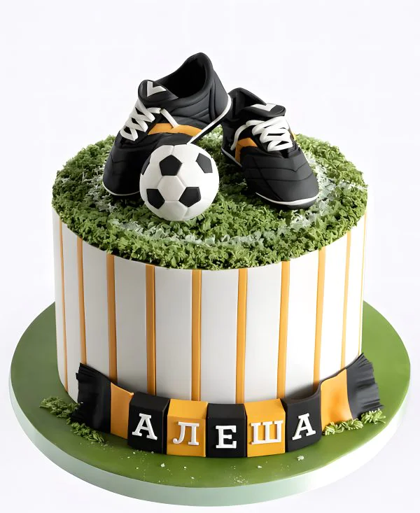 Торт на день рождения ребенку-футболисту Фото