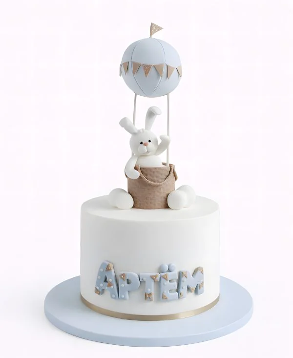 Стильный торт с зайчиком в воздушном шаре Фото