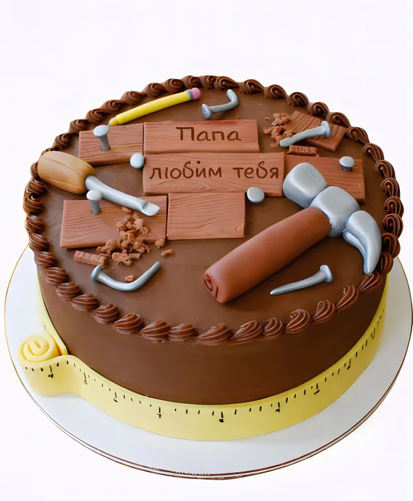 Шоколадный торт с инструментами из мастики Фото