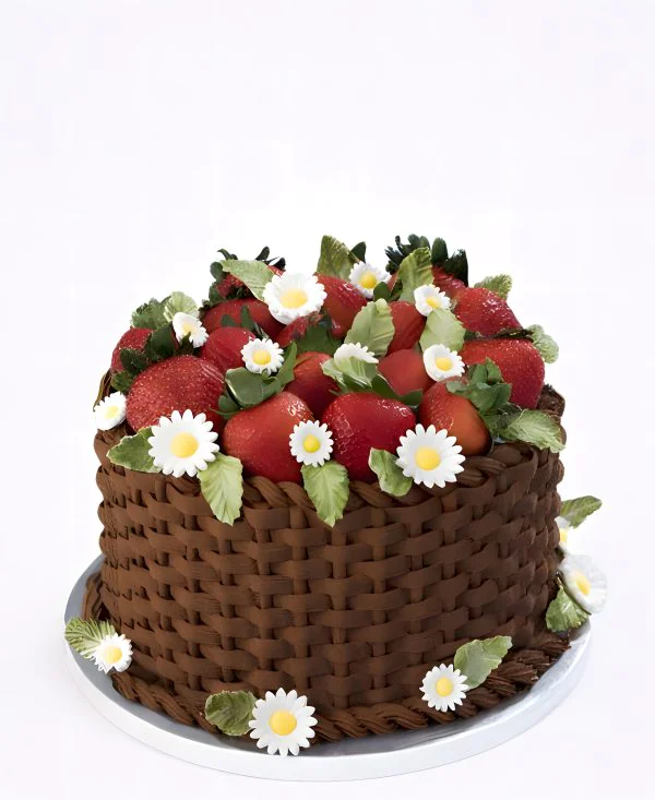Фруктовый торт с ягодами и ромашками на день рождения Фото