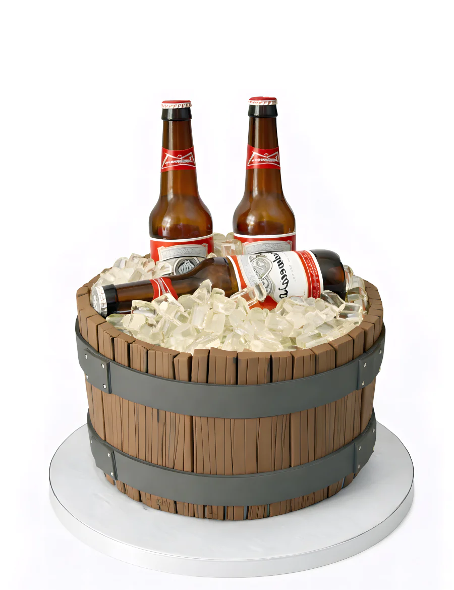 Торт мужчине в виде бутылок пива Фото