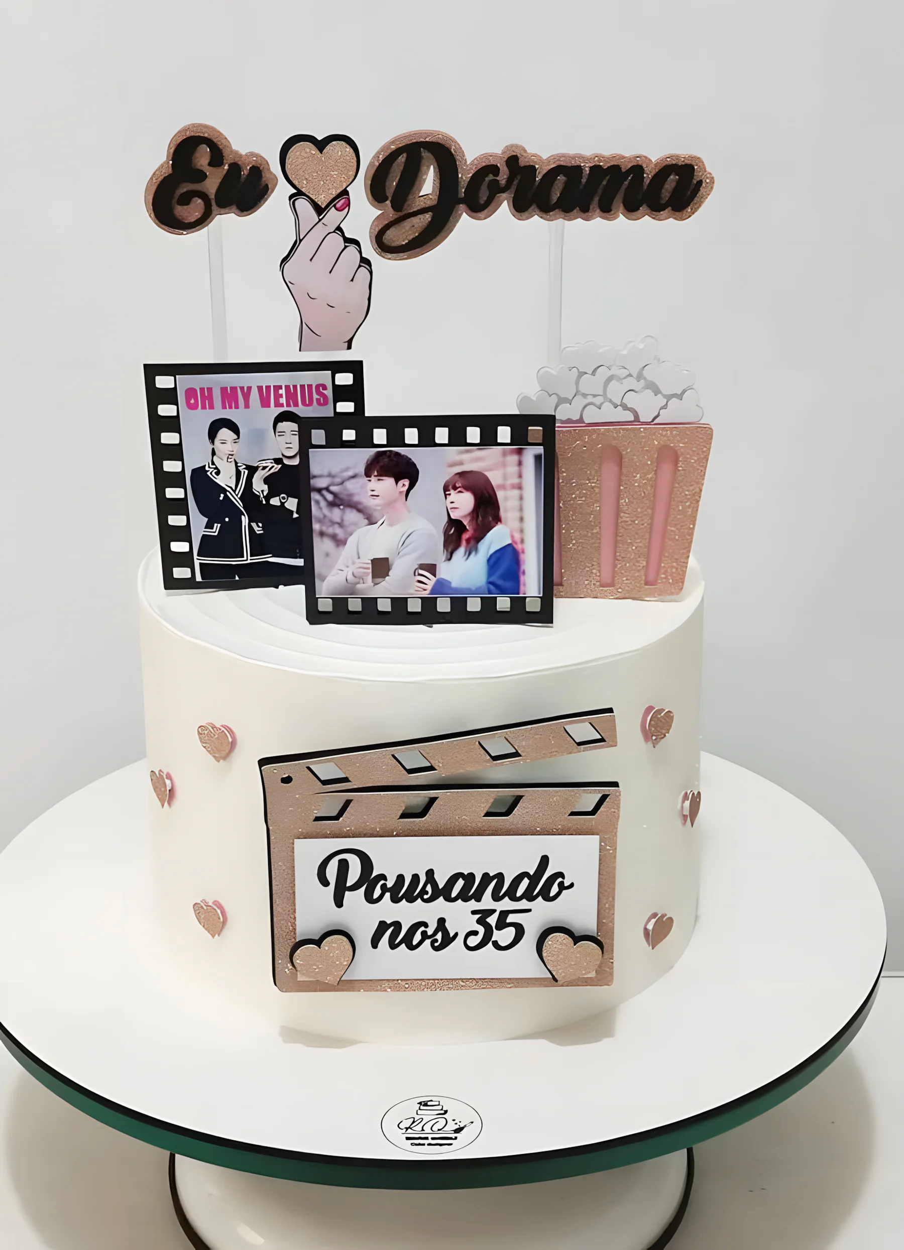 Торт с топперами из дорам Фото