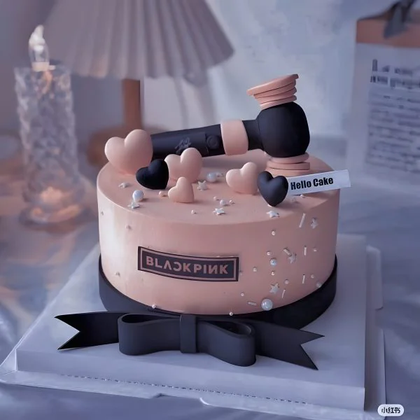 Торт с микрофоном по группе Blackpink Фото