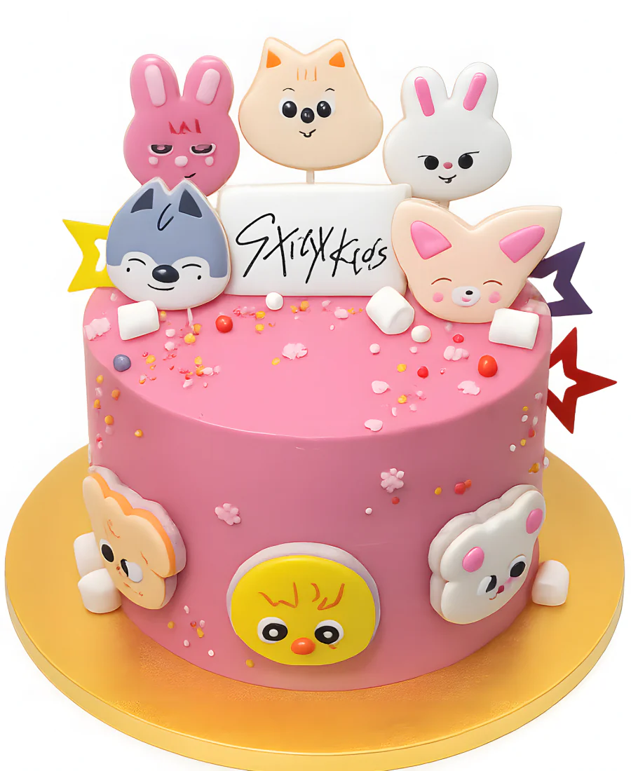 Красочный торт с группой Stray Kids Фото