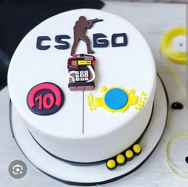 Минималистичный торт по тематике CS GO Фото