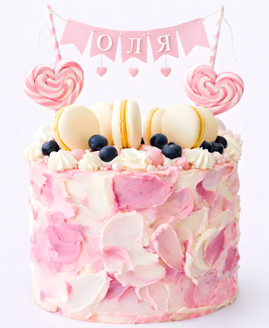 Бело-розовый торт с макарунами Фото