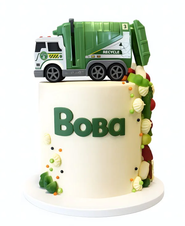 Необычный торт с зеленым грузовиком и сладостями Фото