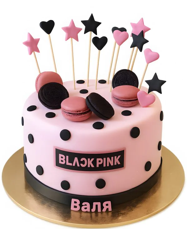 Торт с макарунами Блэкпинк Фото