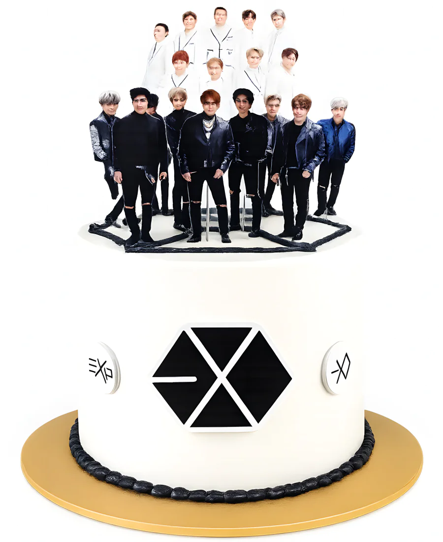 Торт по тематике ЕХО с топперами участников Фото