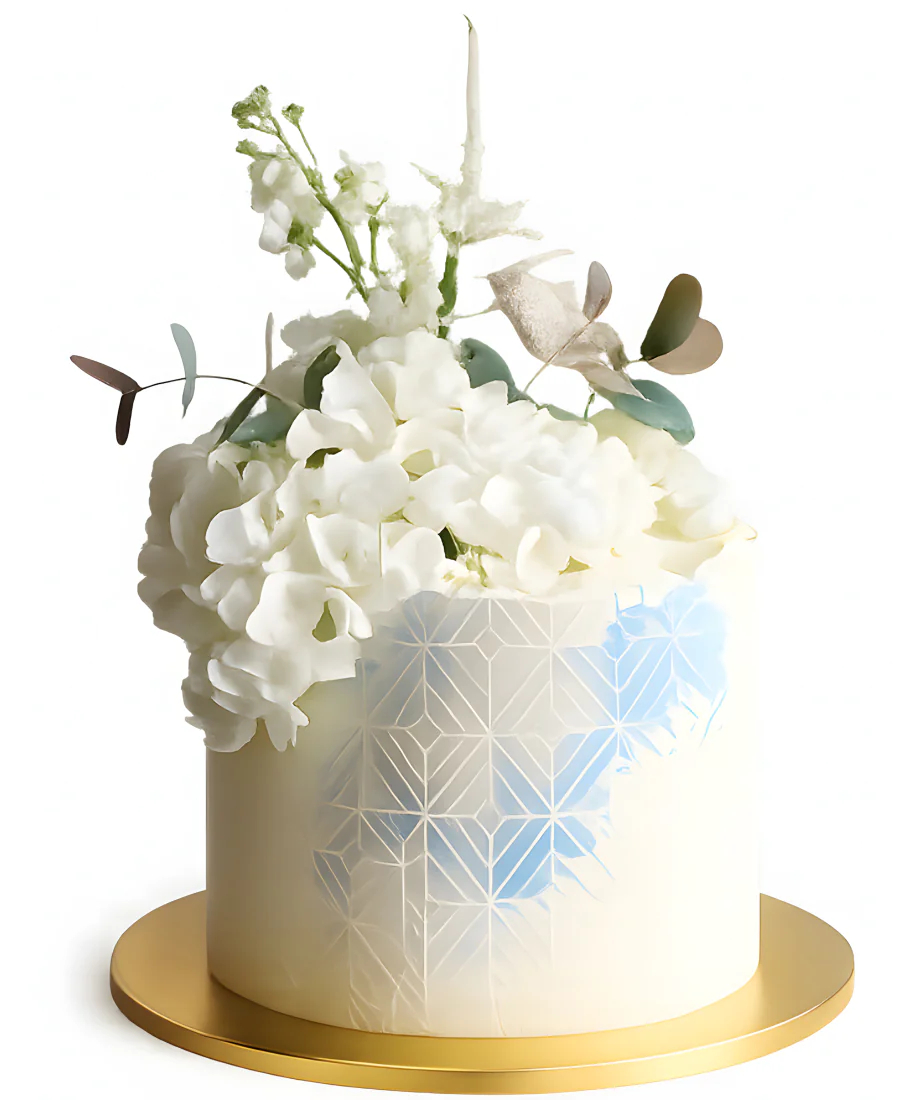 Нежно кремовый торт на 8 марта с живыми цветами Фото