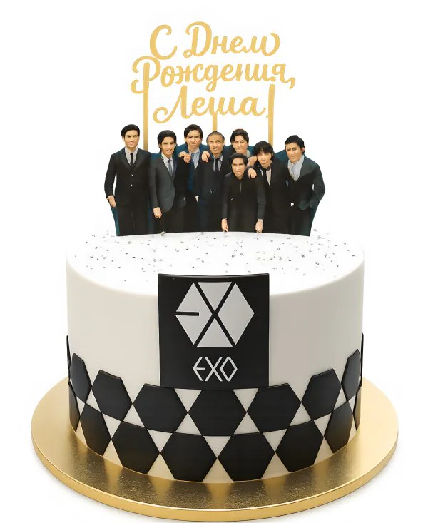 Торт с топперами персонажей группы ЕХО Фото