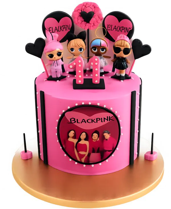 Торт с фигурами певицами из группы Blackpink Фото