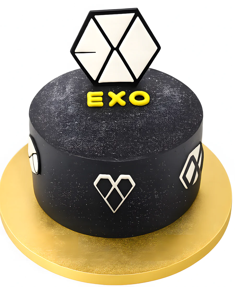 Строгий черный торт с символикой ЕХО Фото