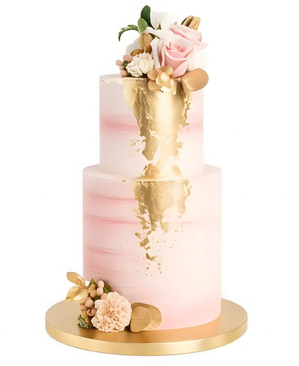 Свадебный торт с кремом и цветами Фото