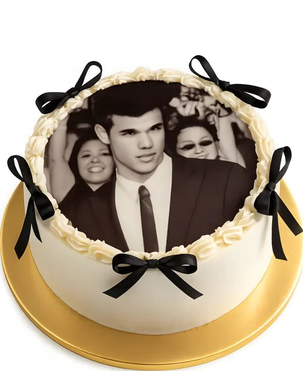 Торт в стиле бенто с бантиками и Джейкобом из Сумерек Фото