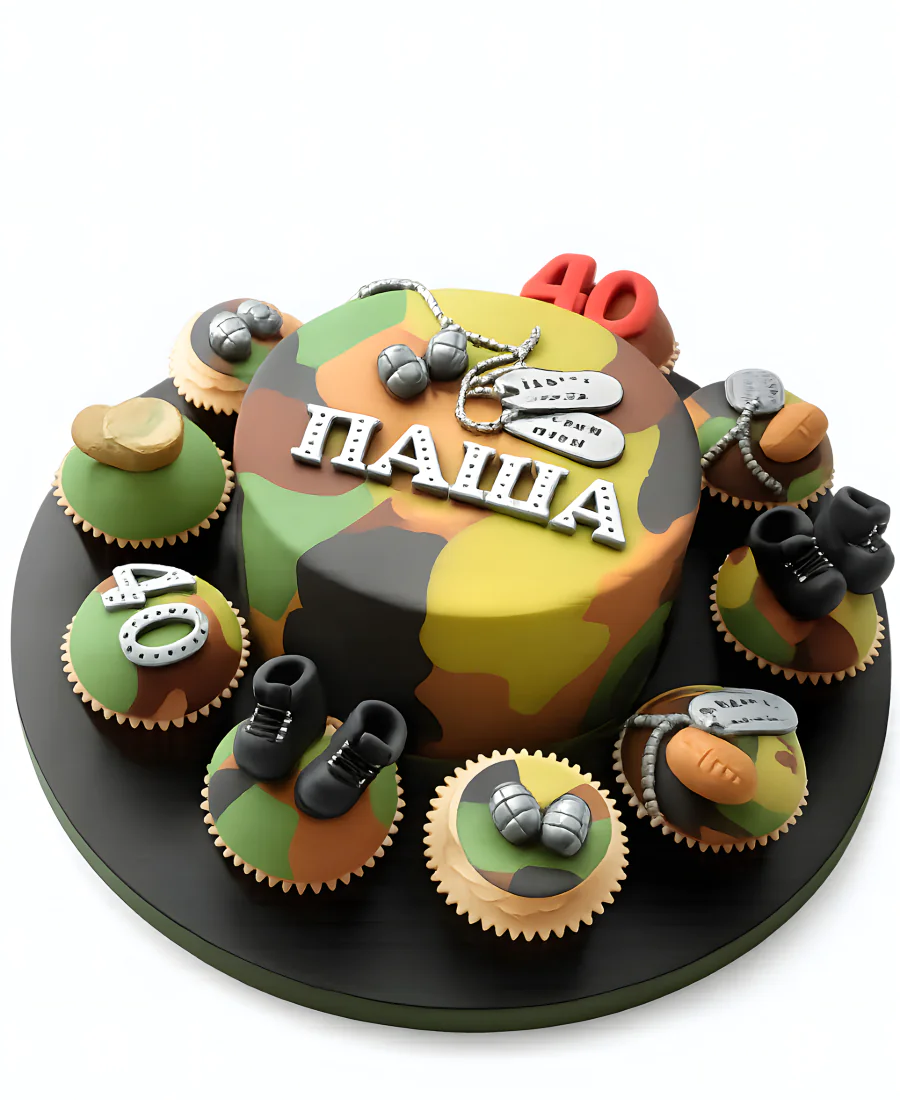 Торт в стиле хаки с маленькими кексами Фото