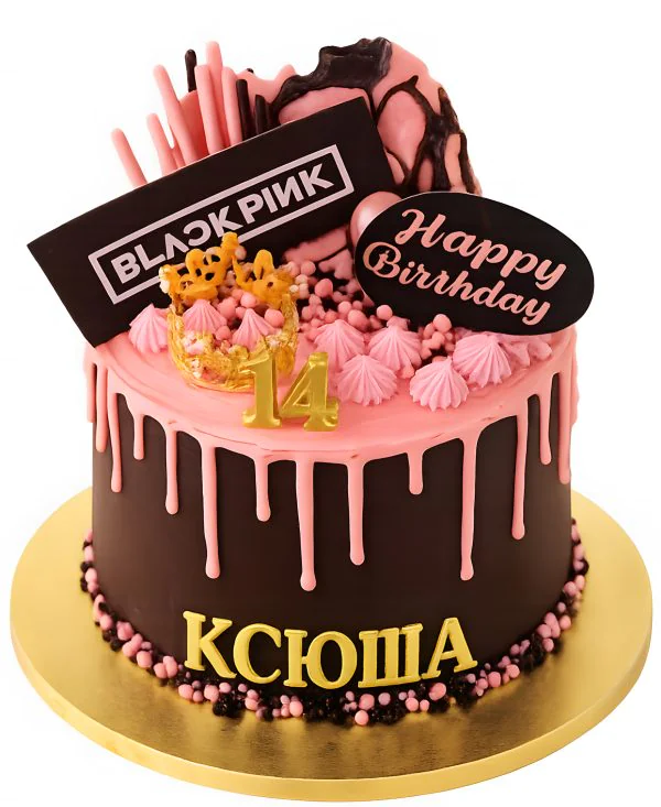Розовый торт с топперами Blackpink Фото