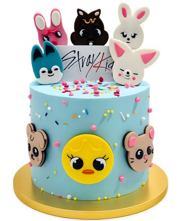 Милый торт по тематике Stray Kids в виде животных Фото
