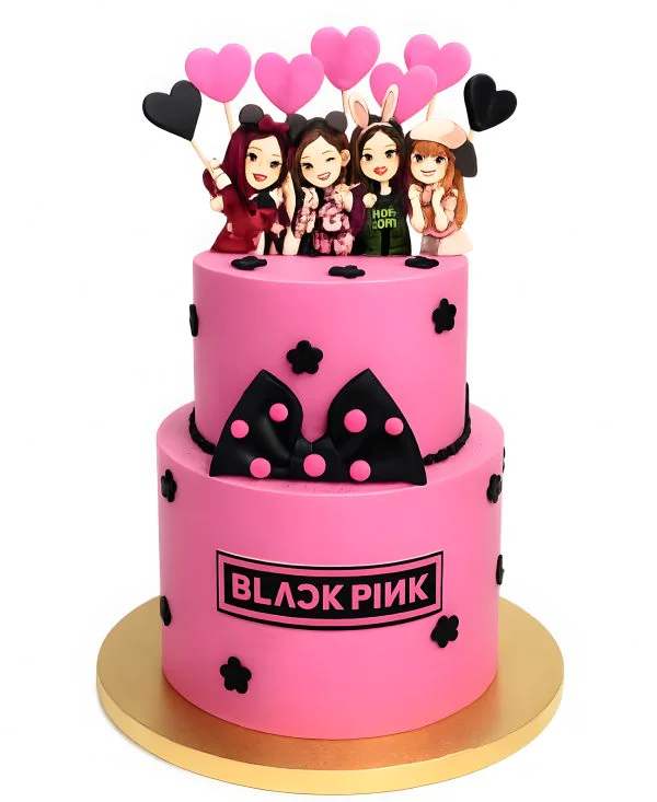 Яркий двухъярусный торт с фигурами группы Blackpink Фото