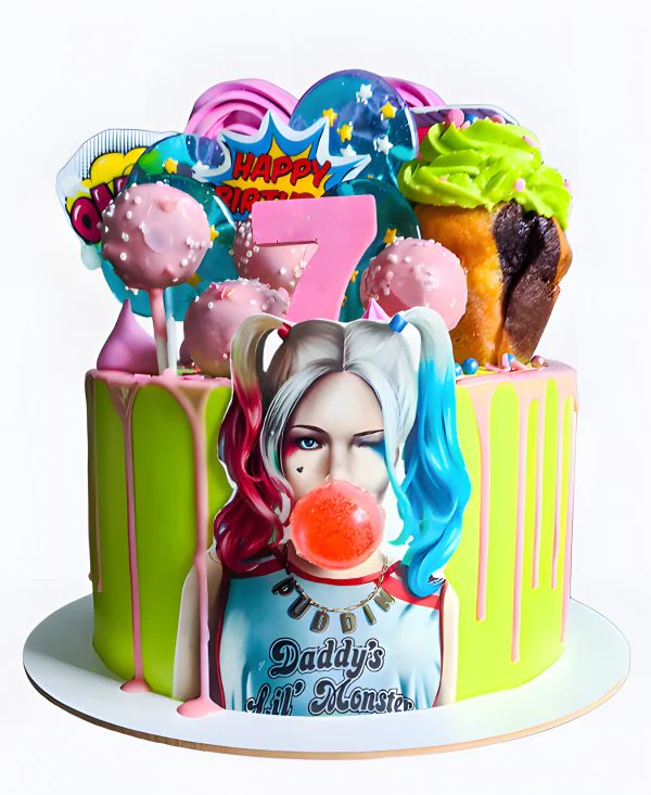 Желтый торт с леденцами и Харли Фото