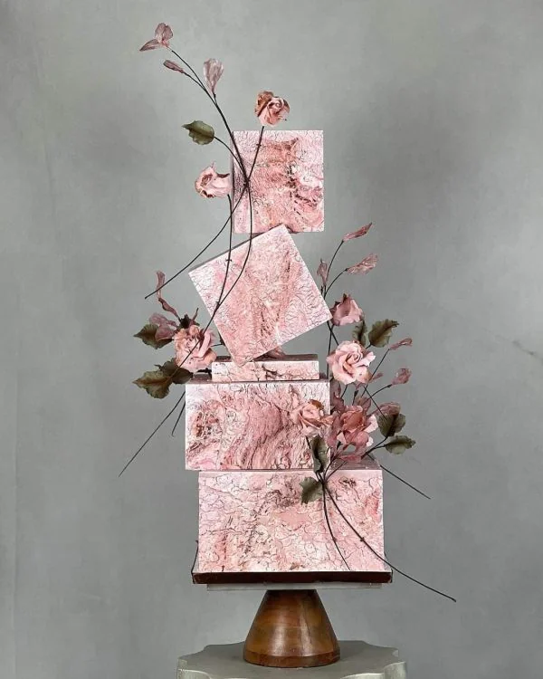 Розовый торт с цветами Фото