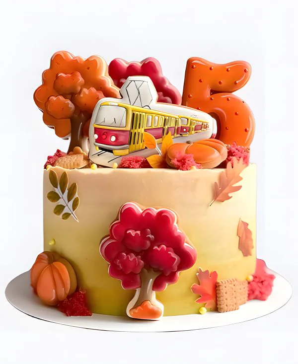 Оранжевый торт с трамваем Фото