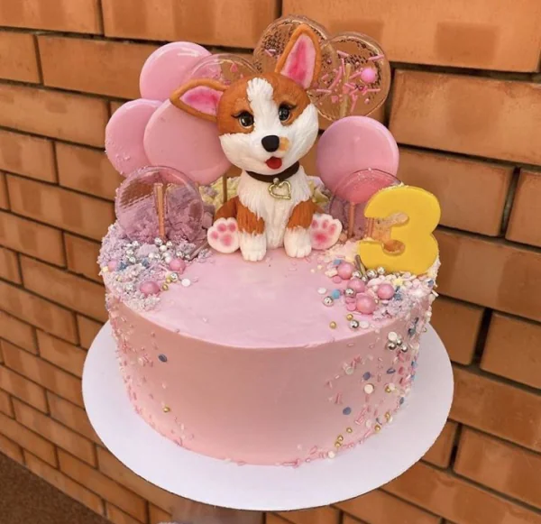 Розовый торт с леденцами и конфетти на 3 года Фото
