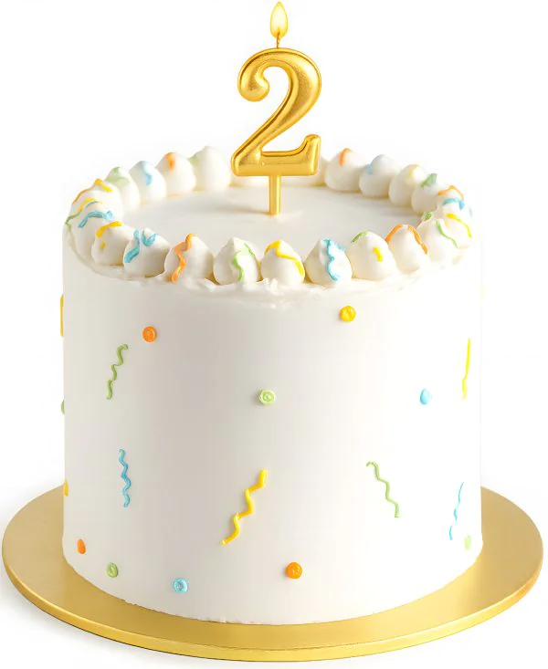 Белый торт на 2 месяца Фото