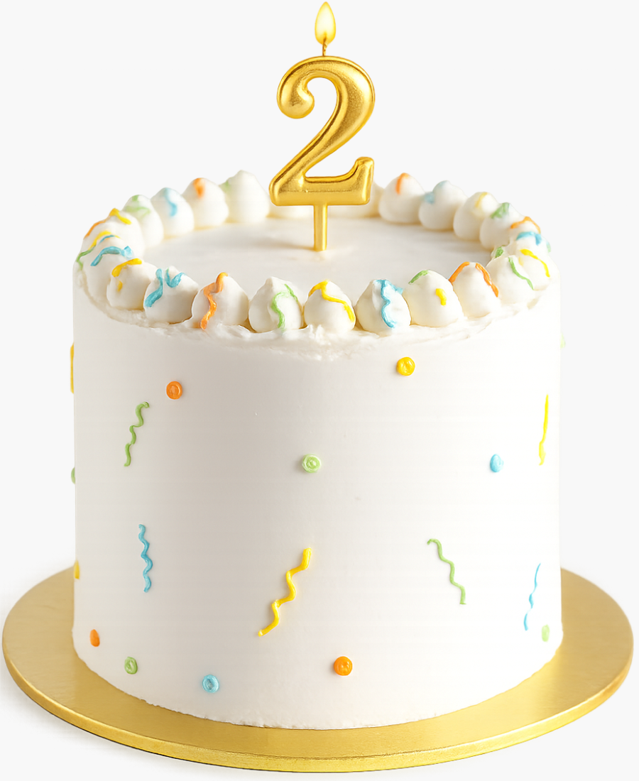 Белый торт на 2 месяца Фото