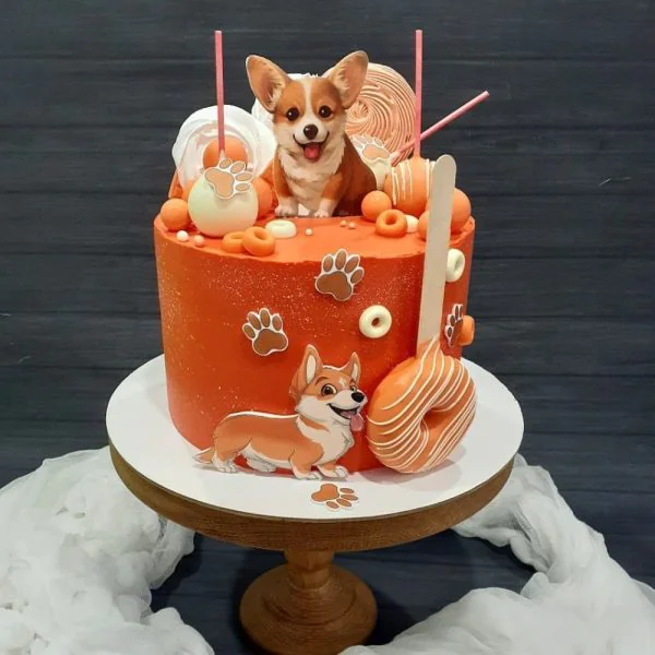 Рыжий кремовый торт с кейк-попсами и пончиками Фото