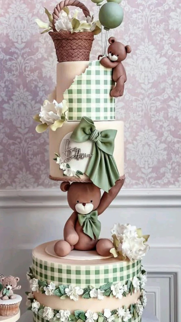 Детский торт с медведями и корзинкой Фото