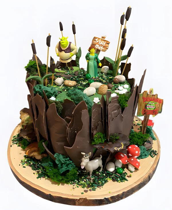 Необычный торт с фигурками Шрека, Фионы и осла Фото