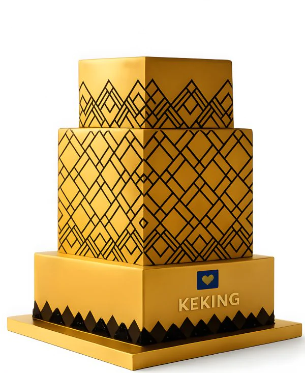 Квадратный желтый торт с узорами на корпоратив Фото